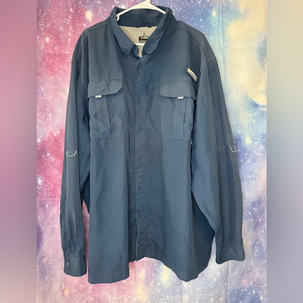 Men’s Habitat button down shirt 🛍